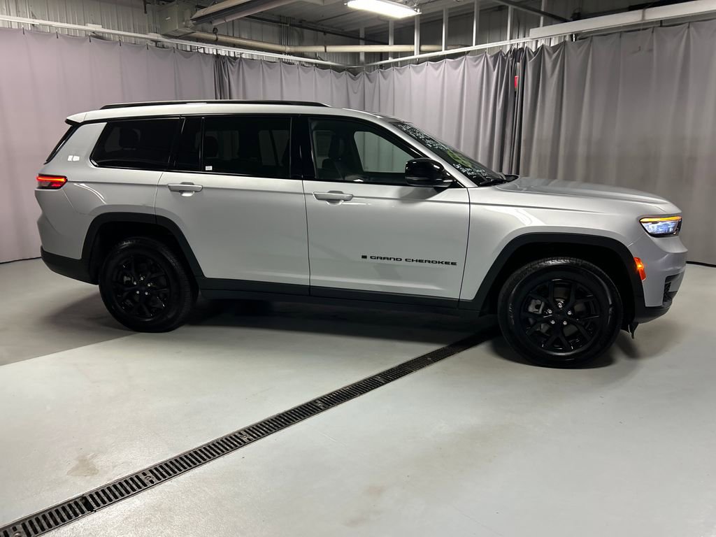 Used 2024 Jeep Grand Cherokee L Laredo image 8