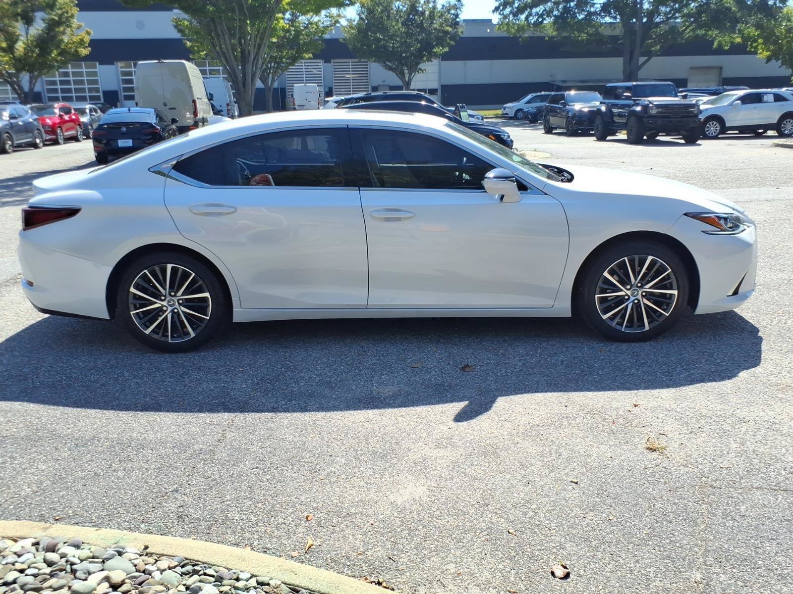 Used 2023 Lexus ES 350 w/ Premium Package FWD image 7