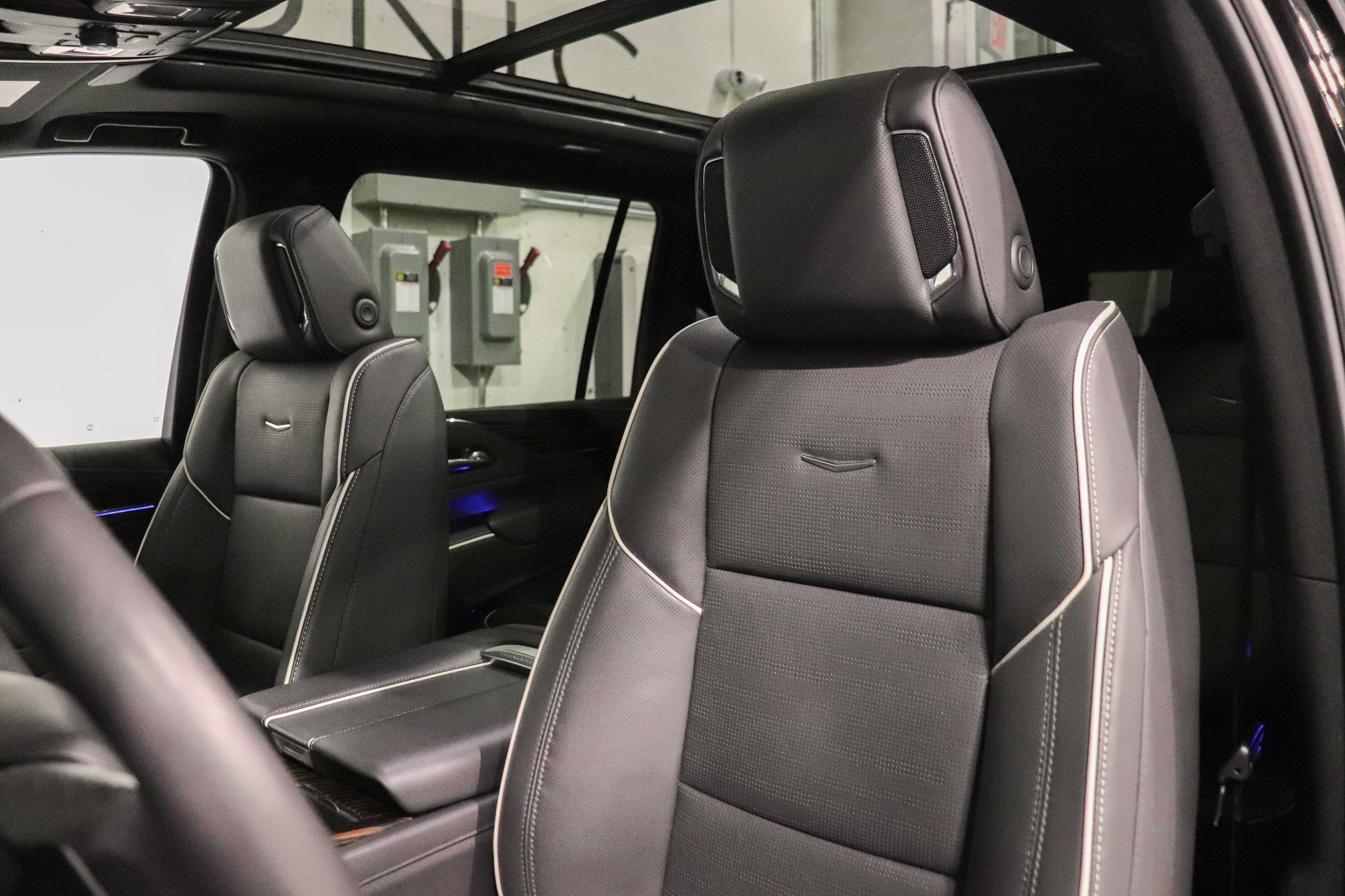 Used 2023 Cadillac Escalade ESV Premium Luxury image 14