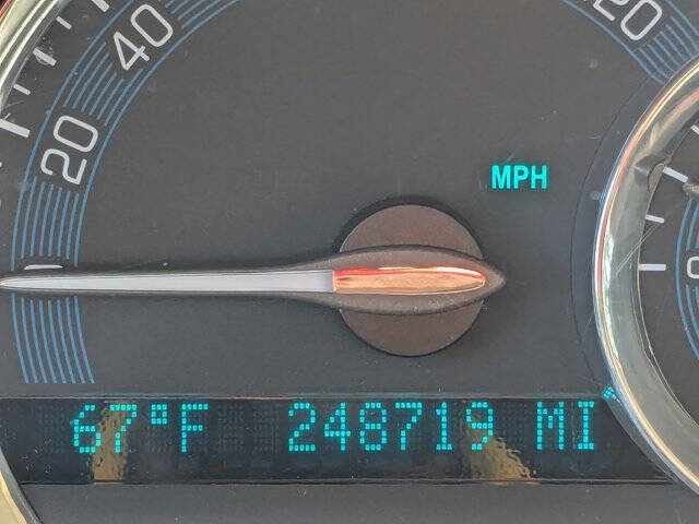 Used 2010 Chevrolet HHR LS image 19