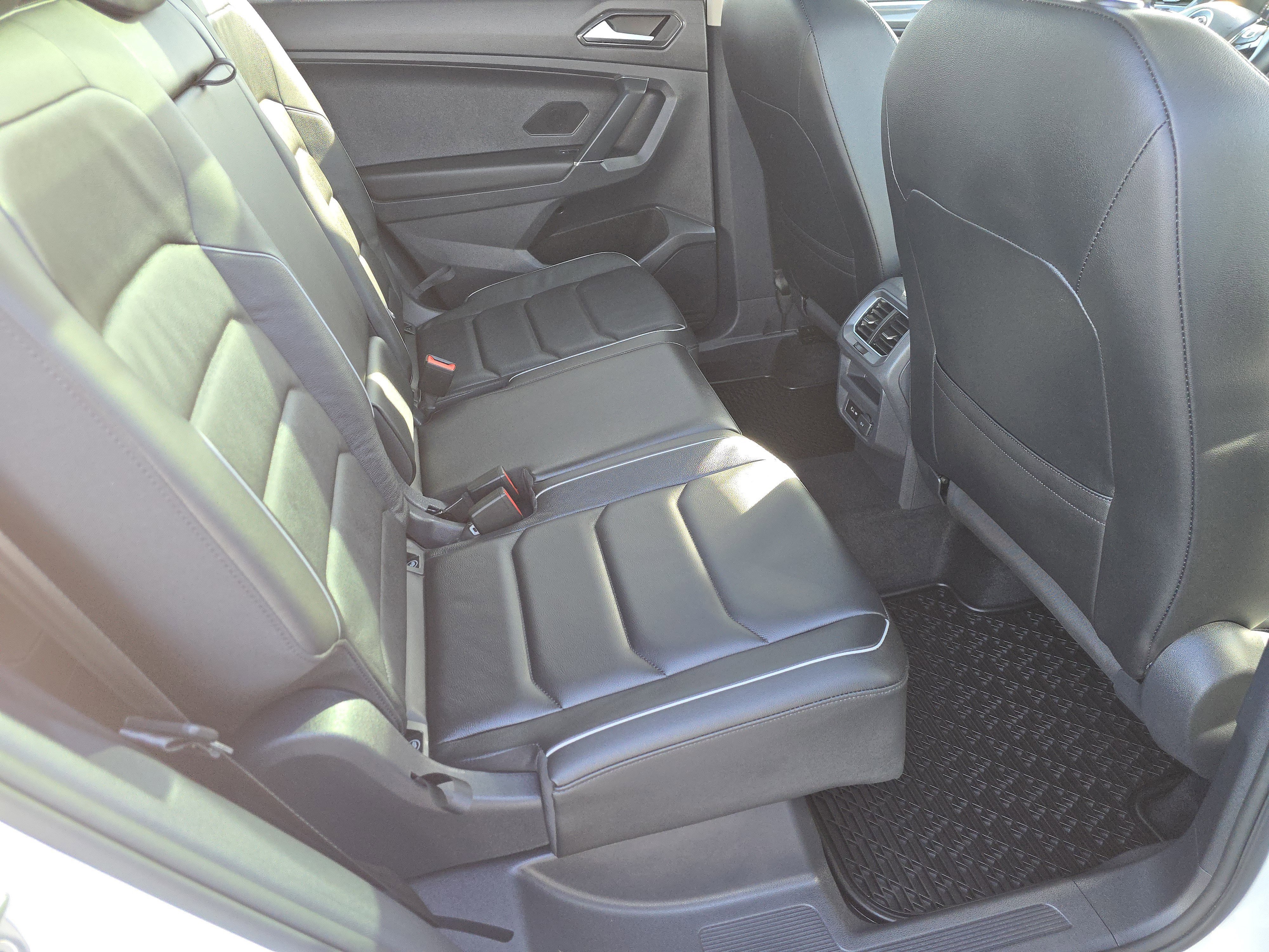 Used 2018 Volkswagen Tiguan SEL Premium w/ 3rd Row Seat Package AWD/4WD image 19