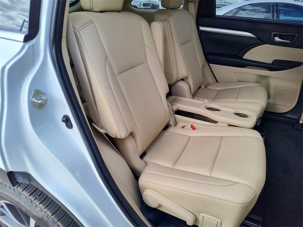 Used 2019 Toyota Highlander SE image 36