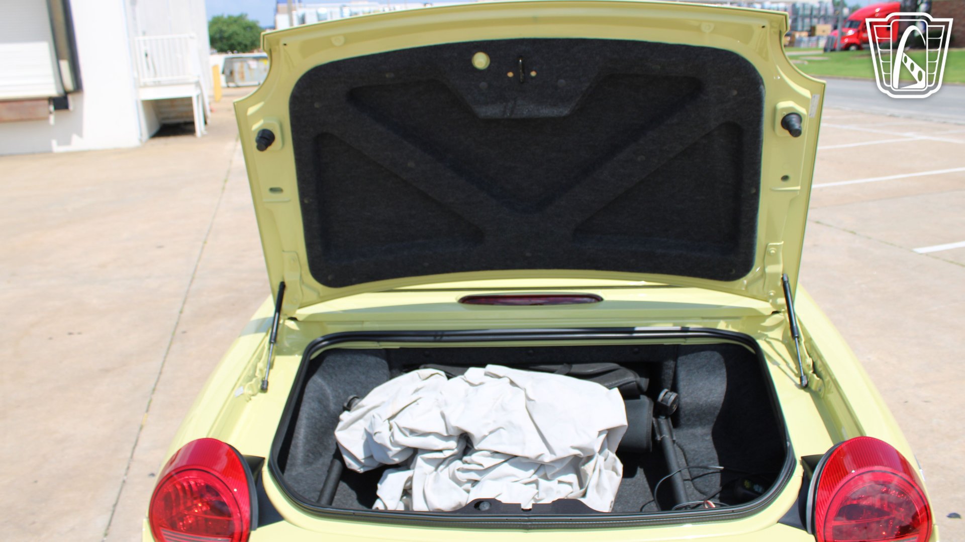 Used 2005 Ford Thunderbird RWD image 8