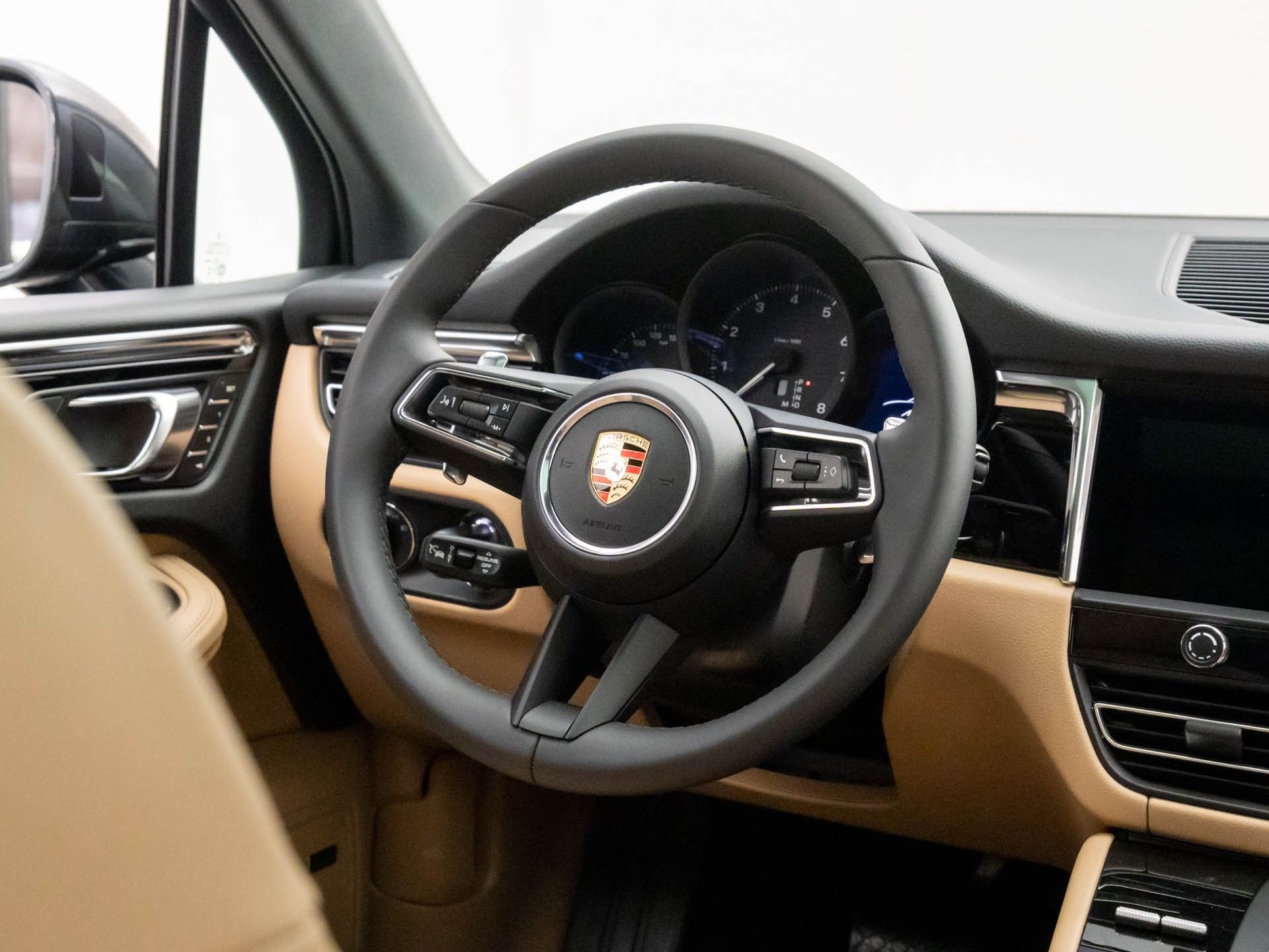 Certified 2026 Porsche Macan AWD/4WD image 12