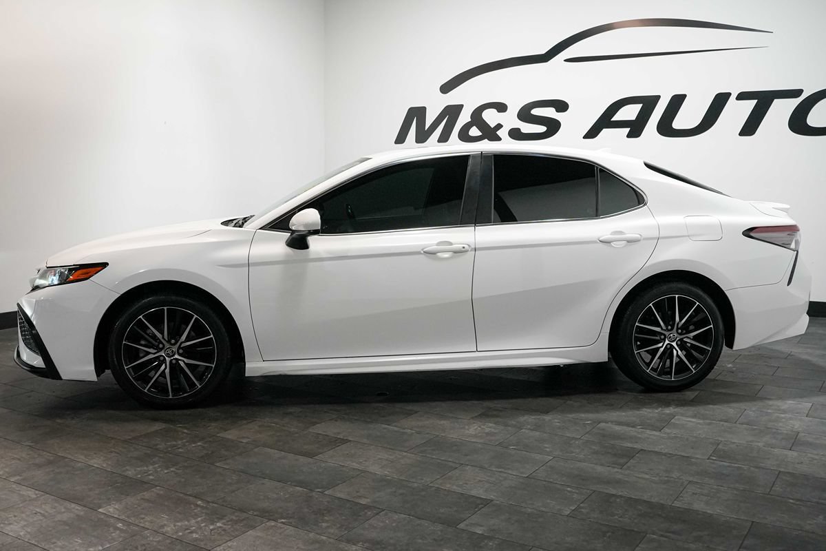 Used 2021 Toyota Camry SE FWD image 3