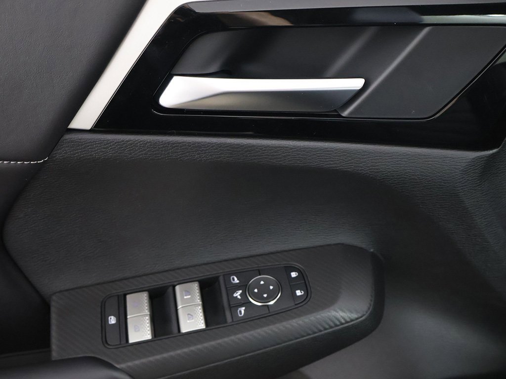 New 2025 Mitsubishi Outlander SE image 37