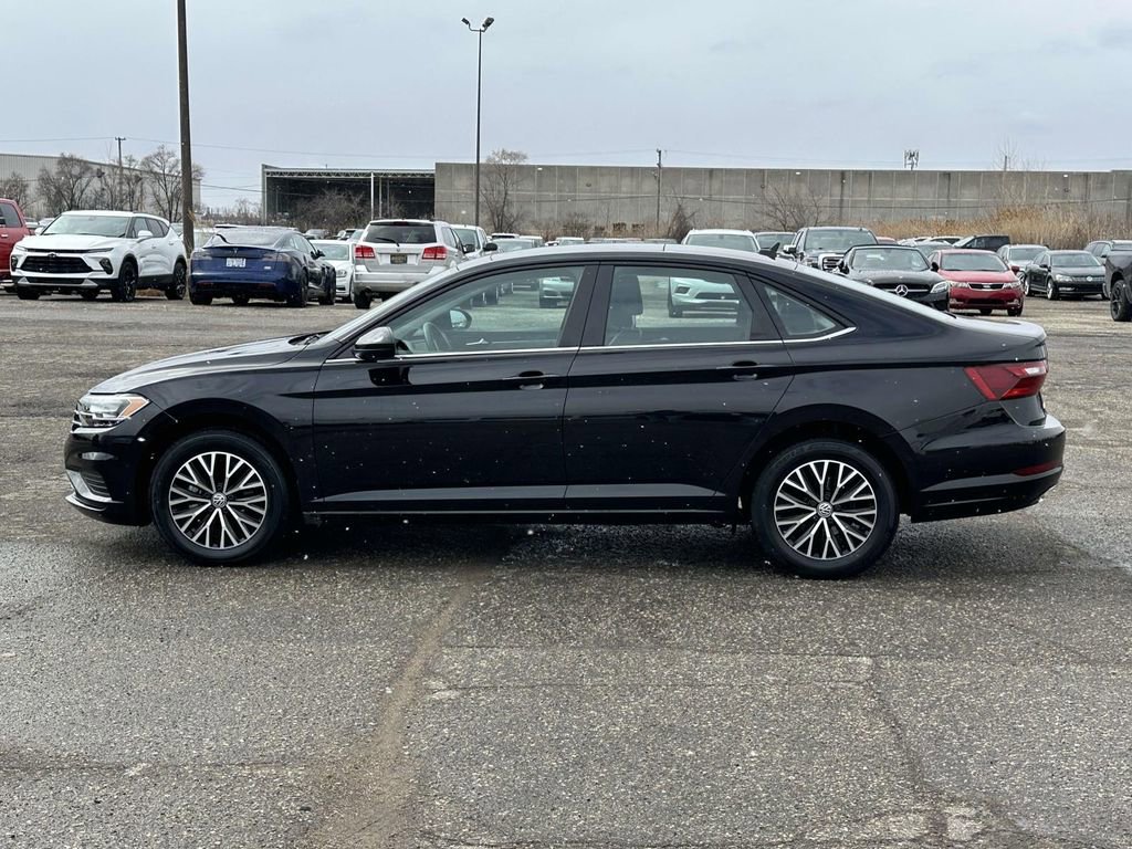 Certified 2021 Volkswagen Jetta SE w/ SE Cold Weather Package image 2