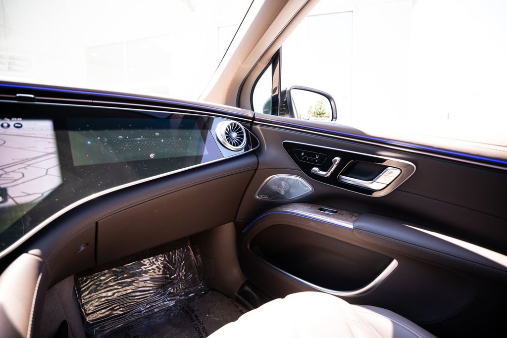 Used 2024 Mercedes-Benz Maybach EQS 680 4MATIC image 44