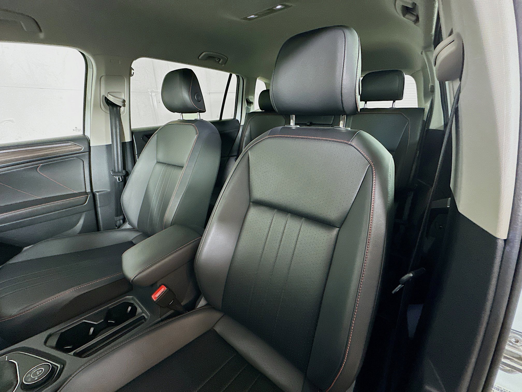 Used 2024 Volkswagen Tiguan Wolfsburg Edition image 19