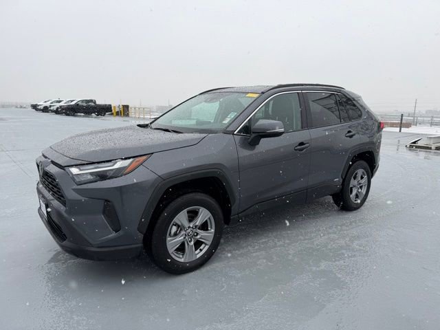 Used 2025 Toyota RAV4 XLE AWD/4WD image 2