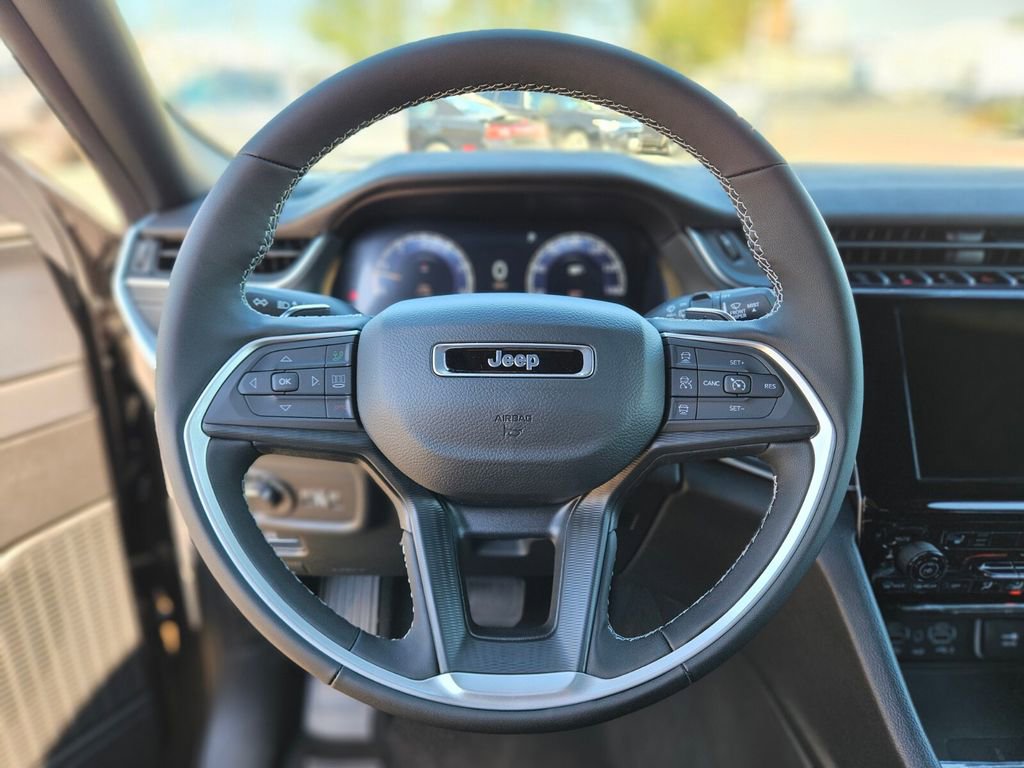 New 2025 Jeep Grand Cherokee Altitude image 24