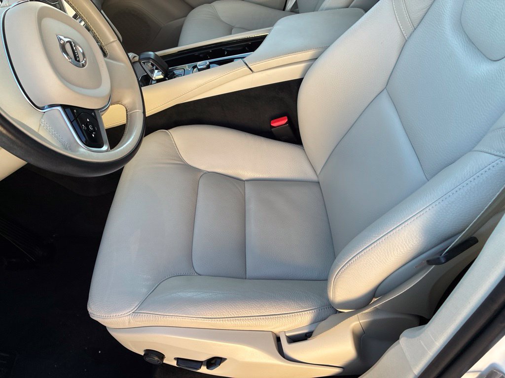 Used 2024 Volvo XC90 T8 Plus w/ Protection Package Premier AWD/4WD image 12