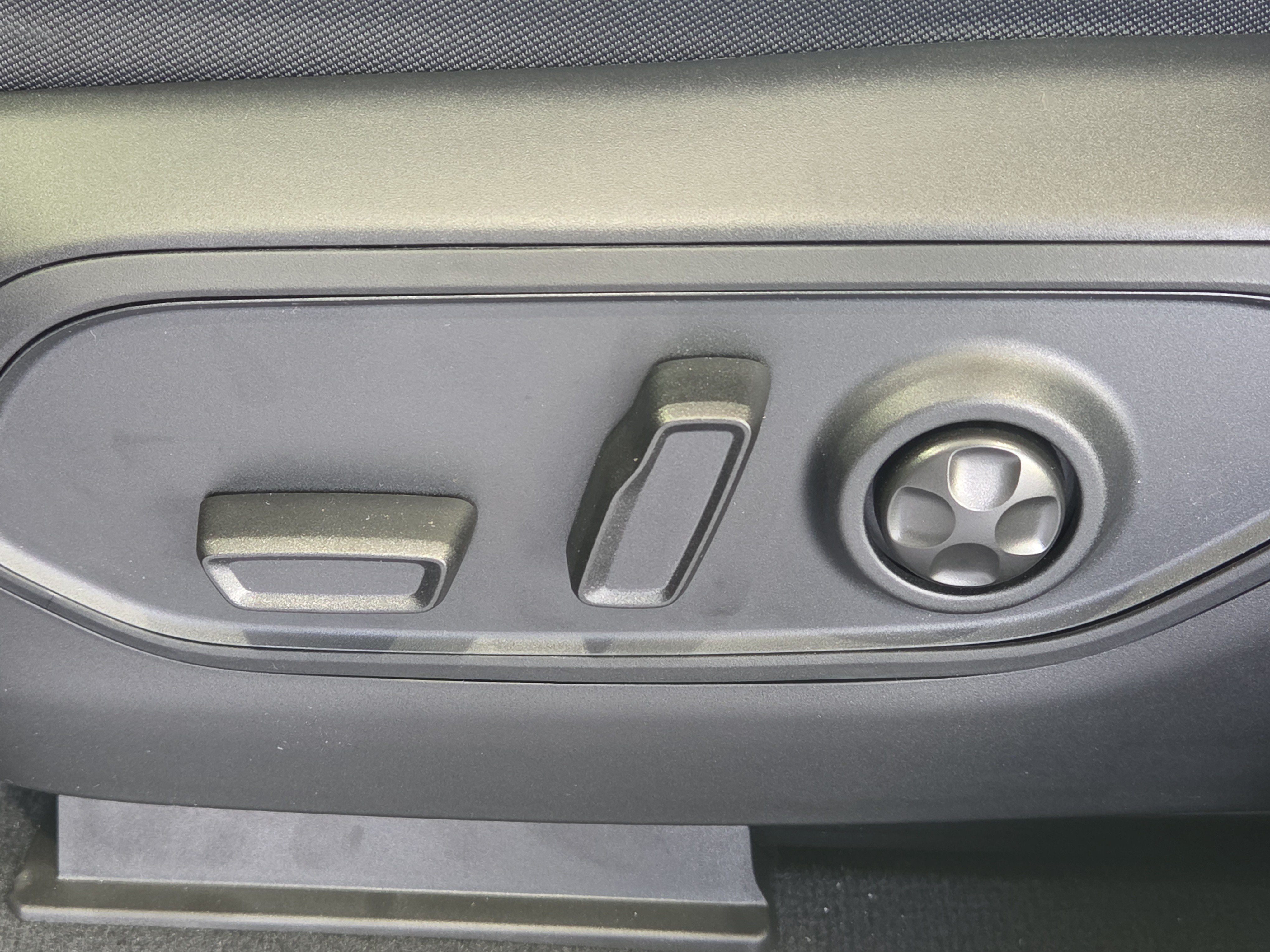 New 2025 Jeep Grand Cherokee L Laredo RWD image 20