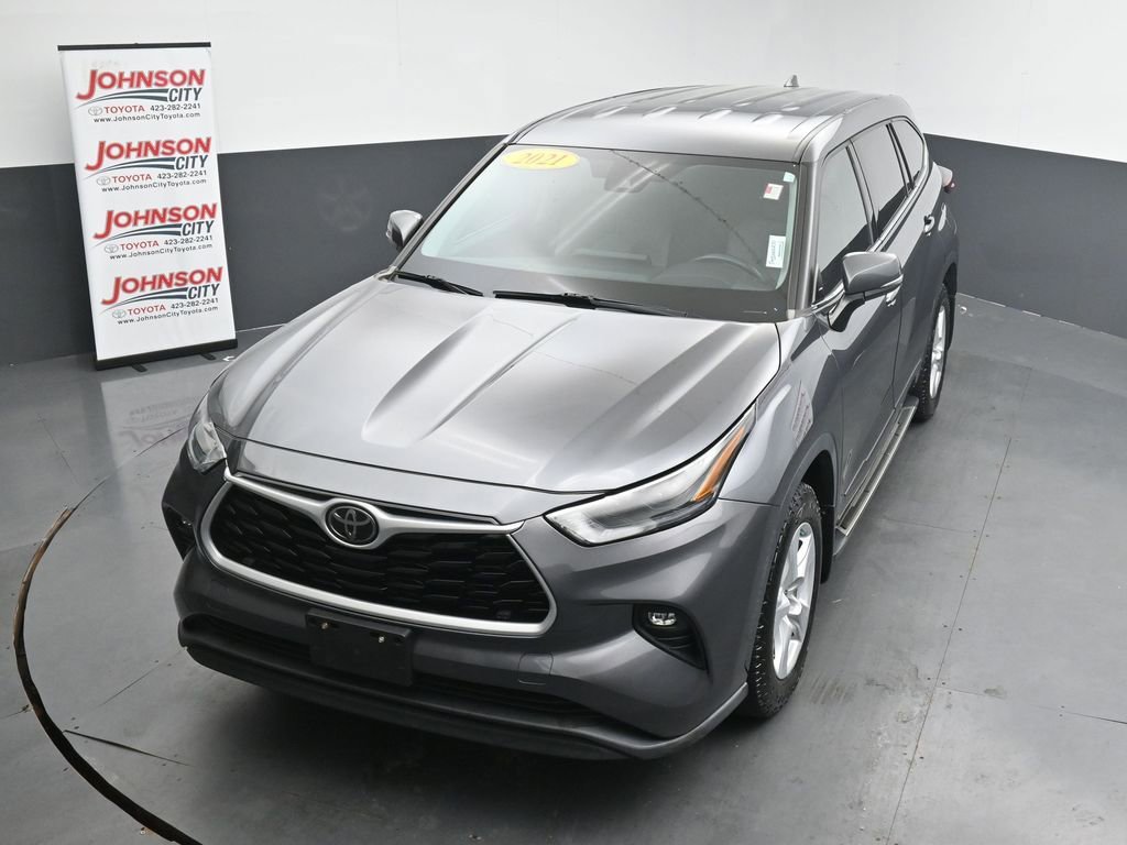Used 2021 Toyota Highlander LE AWD/4WD image 29
