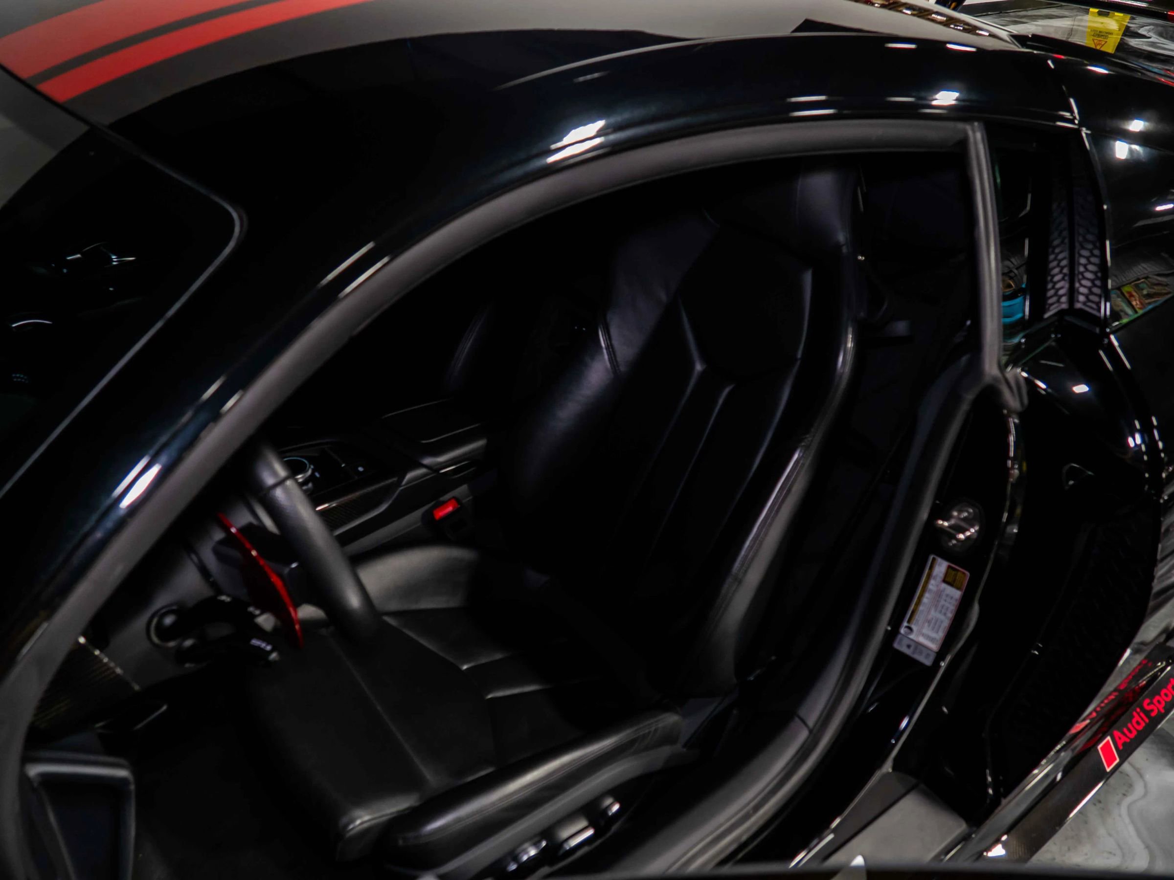 Used 2018 Audi R8 V10 w/ Premium Package image 21