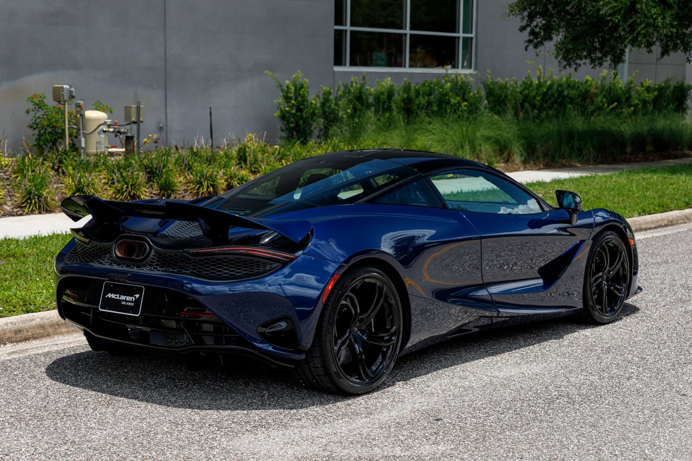 Used 2025 McLaren 750S RWD image 10