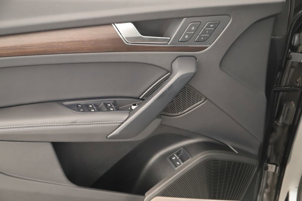 Certified 2025 Audi Q5 e Premium Plus w/ Premium Plus Package image 23