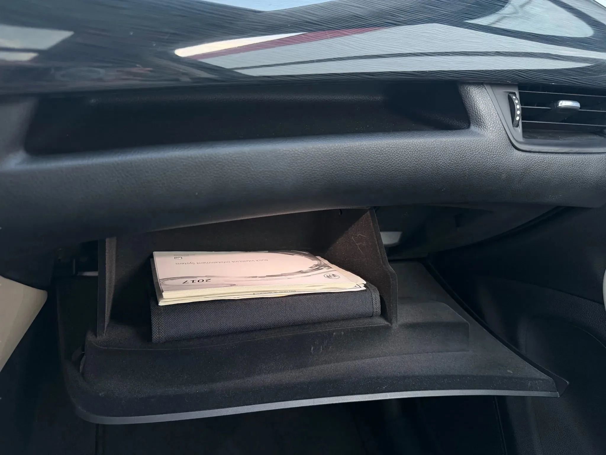 Used 2017 Buick Envision Essence image 36