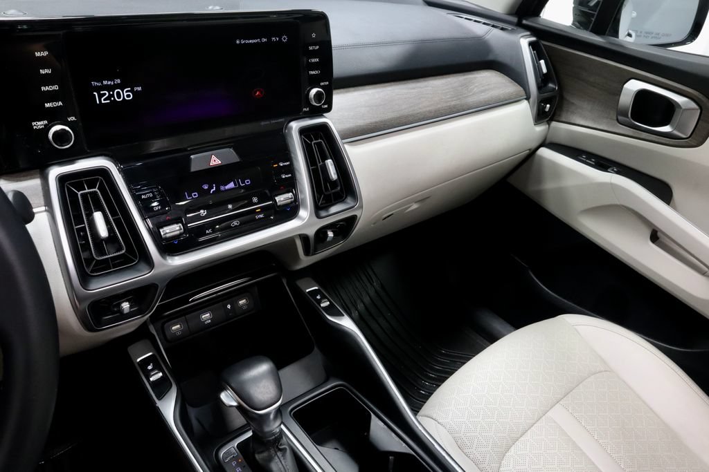 Used 2023 Kia Sorento EX w/ Panoramic Sunroof Package FWD image 31