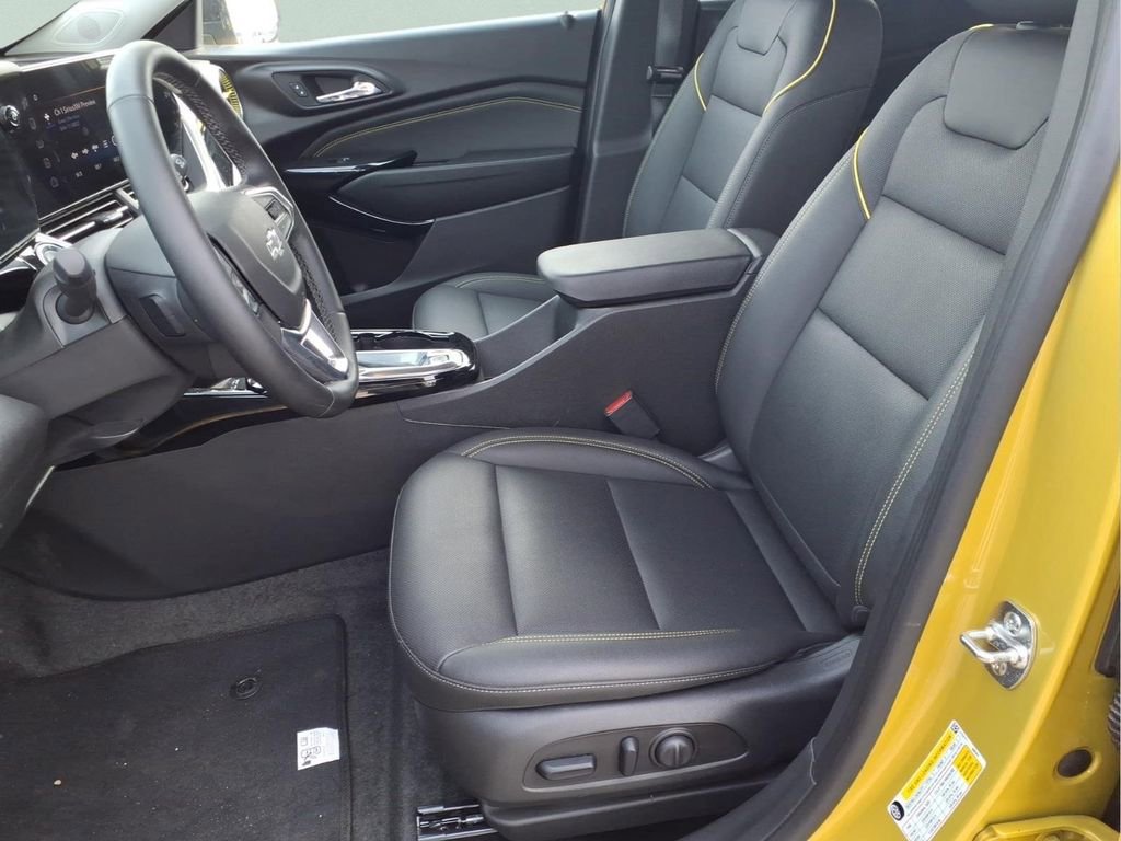 Used 2025 Chevrolet Trax ACTIV w/ Sunroof Package image 13