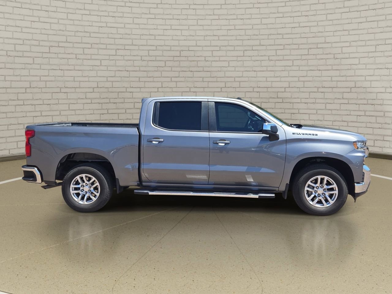 Used 2022 Chevrolet Silverado 1500 LT RWD image 4