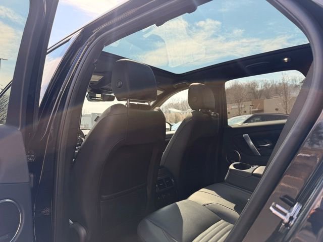 Used 2023 Land Rover Discovery Sport SE image 8