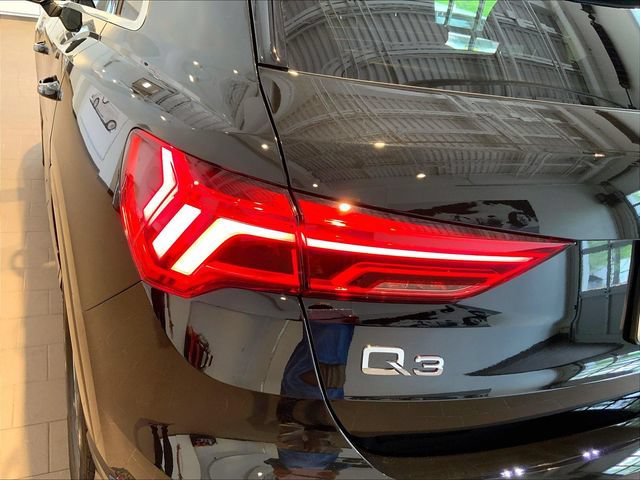 Certified 2025 Audi Q3 2.0T Premium w/ Convenience Package AWD/4WD image 29