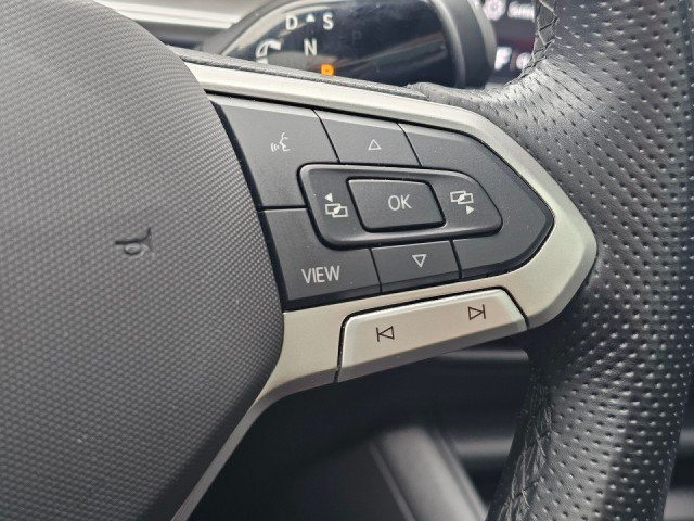 Used 2025 Volkswagen Tiguan SE R-Line AWD/4WD image 32