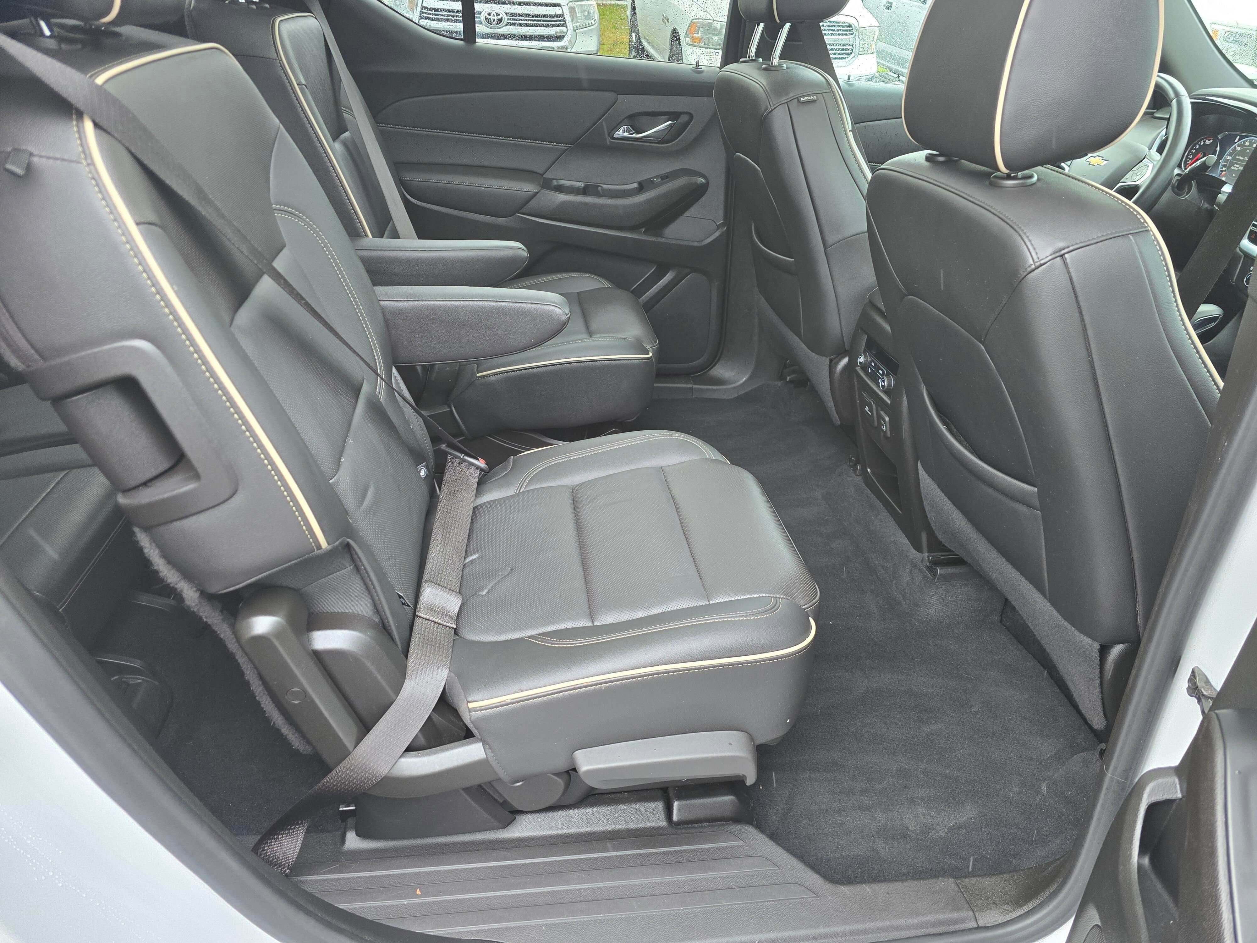 Used 2023 Chevrolet Traverse Premier AWD/4WD image 33
