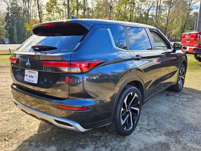 Used 2024 Mitsubishi Outlander SE image 12