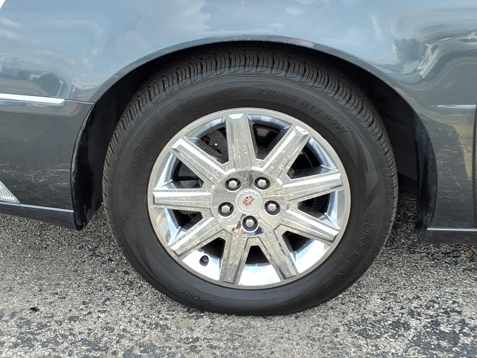 Used 2010 Cadillac DTS Premium image 32