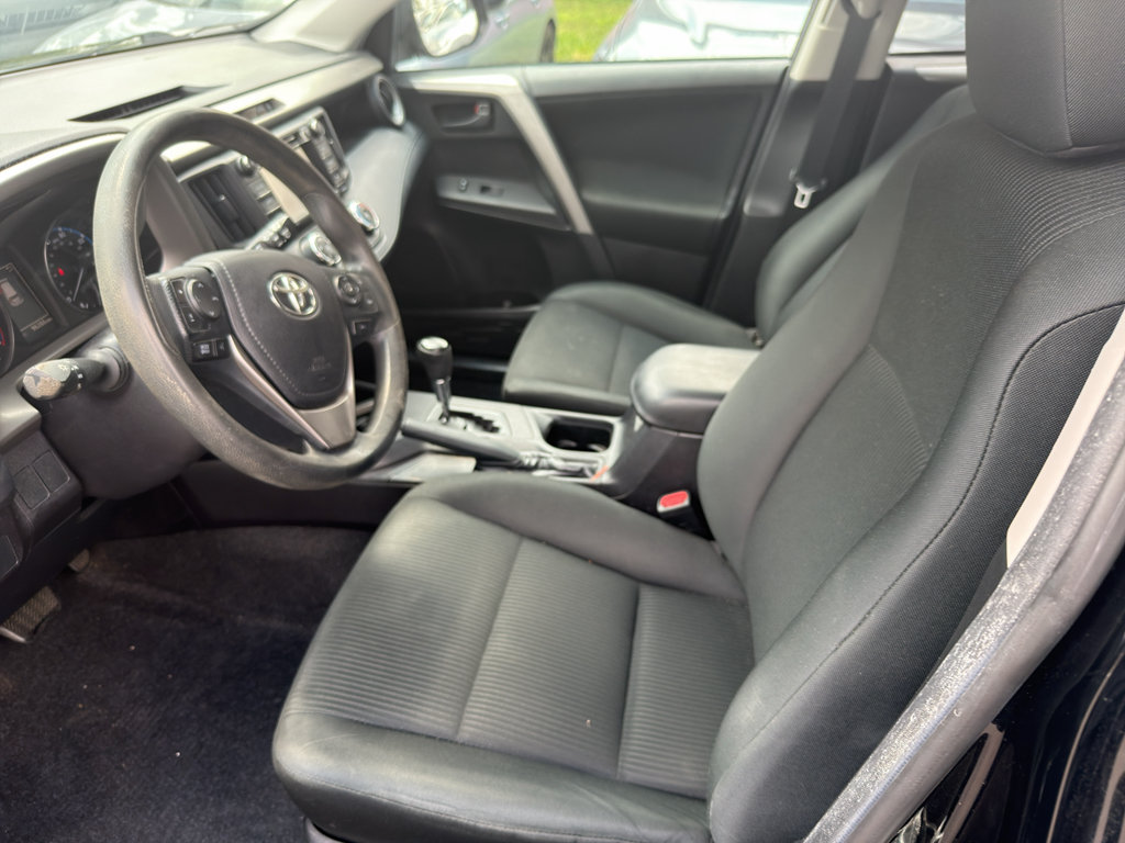 Used 2018 Toyota RAV4 LE FWD image 9