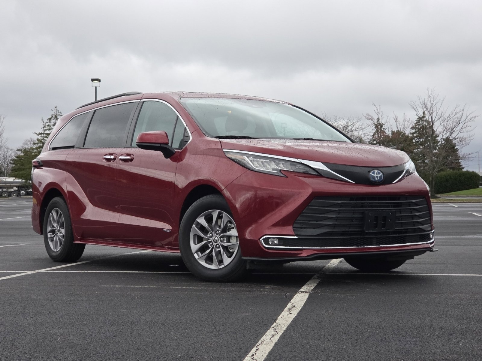 Used 2021 Toyota Sienna XLE w/ XLE Plus Package video 2