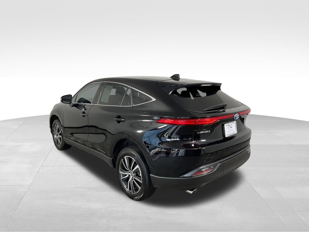 Used 2024 Toyota Venza LE AWD/4WD image 7