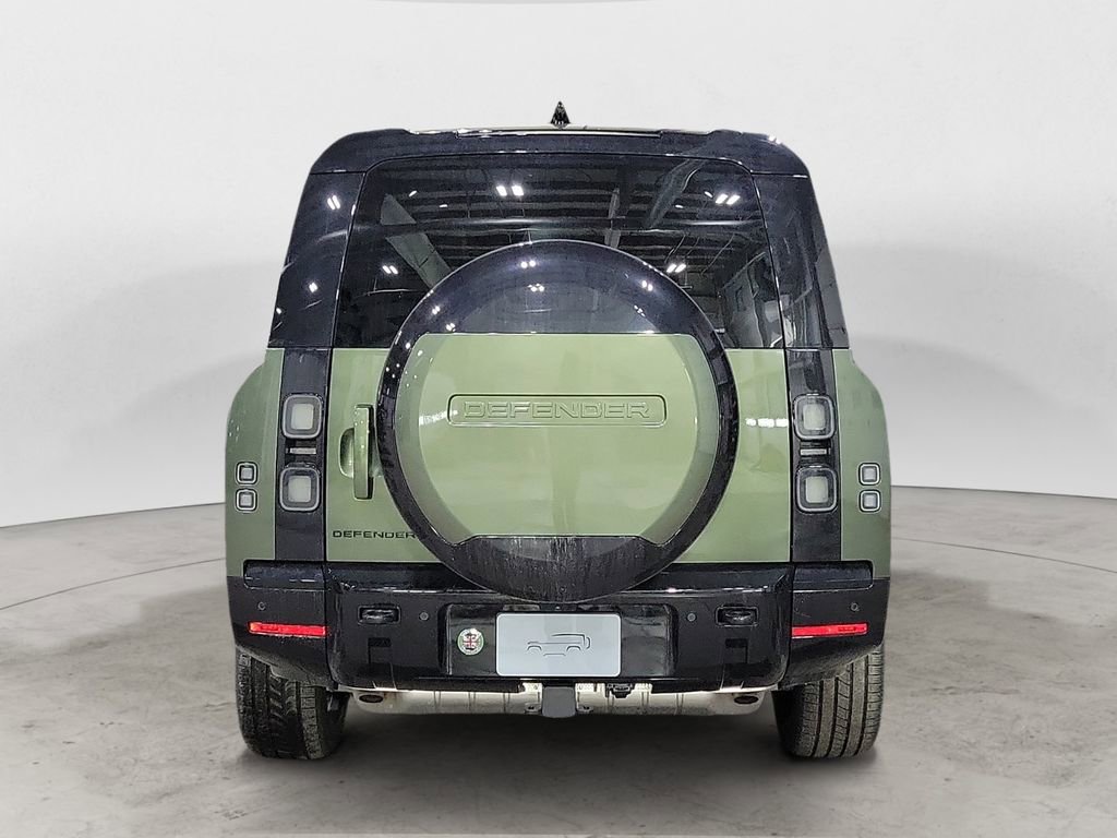 New 2026 Land Rover Defender 130 X-Dynamic SE image 4