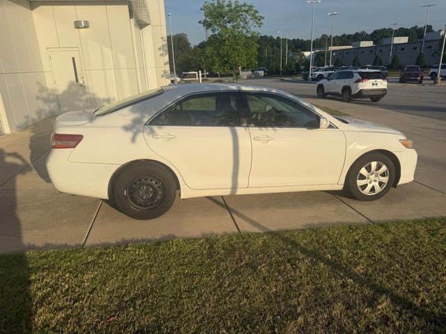 Used 2010 Toyota Camry LE FWD image 4