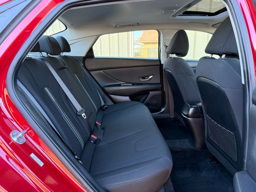 Used 2021 Hyundai Elantra SEL w/ Convenience + Premium Package image 17