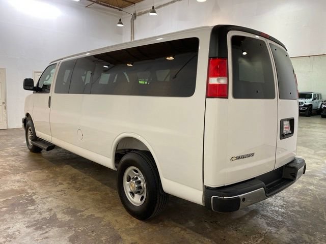 Used 2025 Chevrolet Express 3500 LT w/ LT Preferred Equipment Group RWD image 3