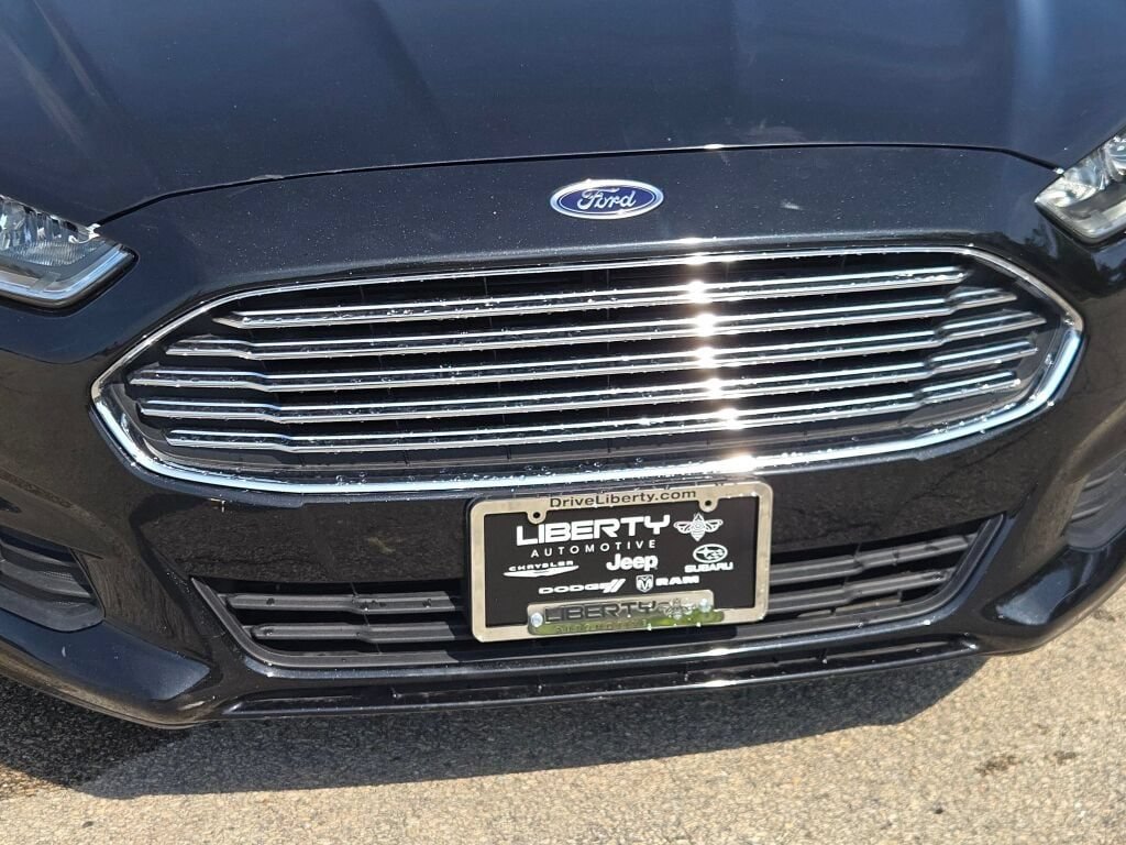 Used 2014 Ford Fusion SE w/ Equipment Group 202A FWD image 5