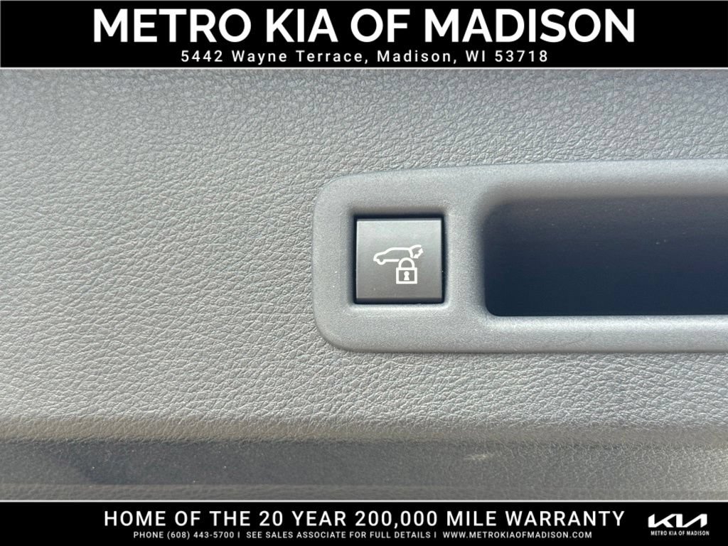 Used 2025 Toyota Sienna XLE AWD/4WD image 45
