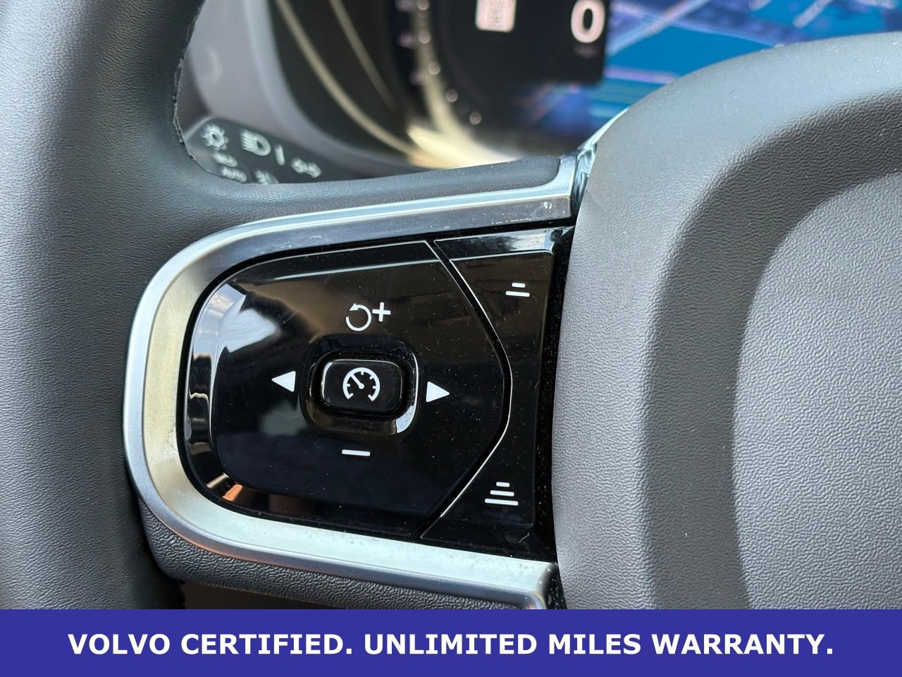 Certified 2023 Volvo XC60 B5 Ultimate w/ Climate Package image 18