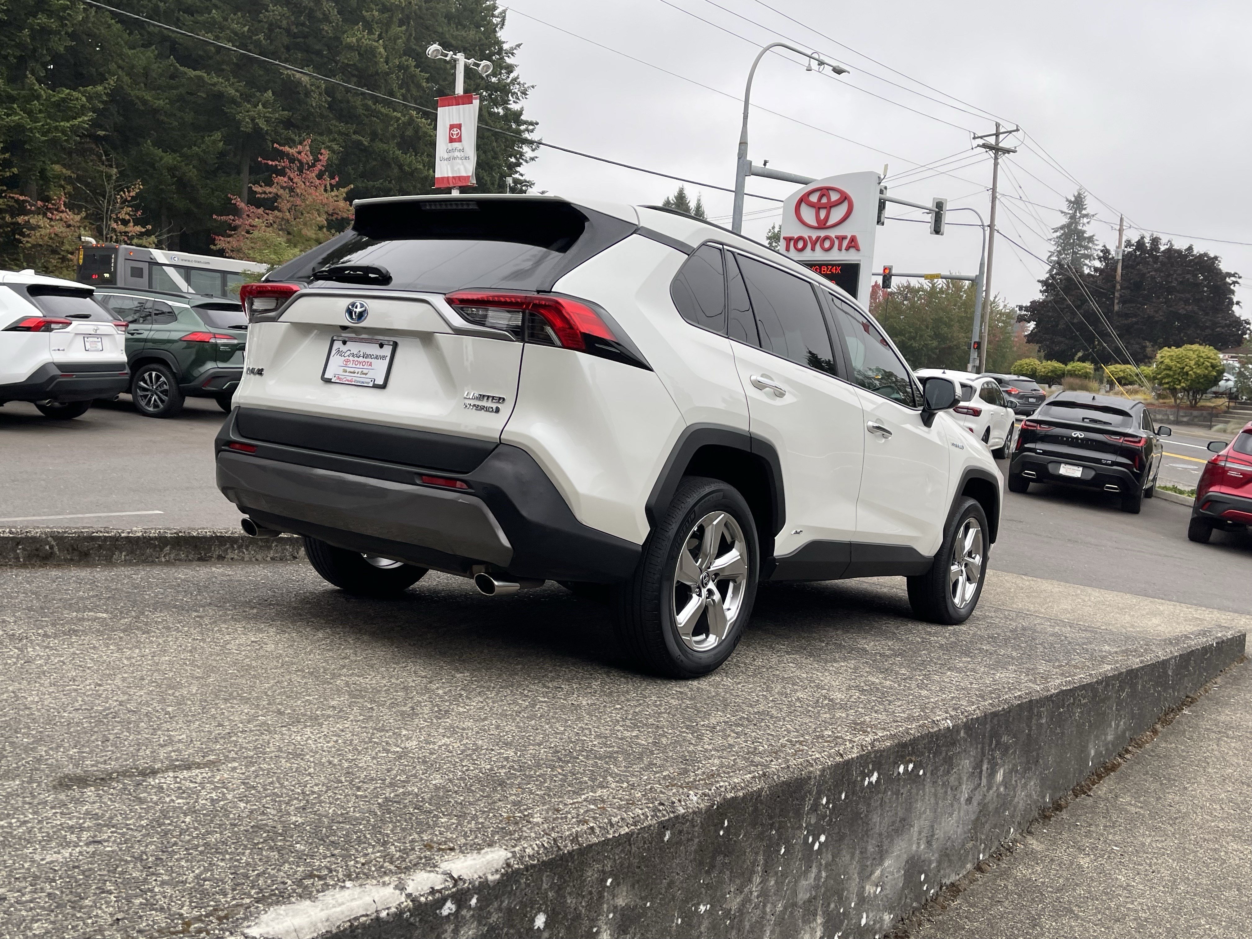 Certified 2021 Toyota RAV4 Limited w/ Limited Grade Weather Package AWD/4WD image 8