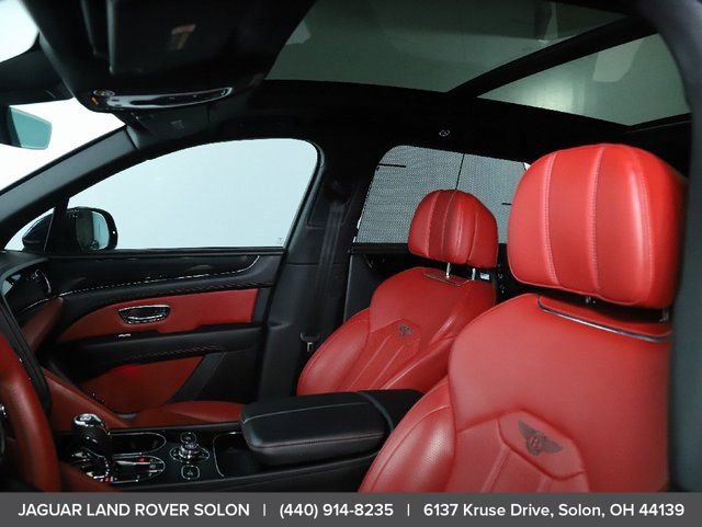 Used 2022 Bentley Bentayga image 18