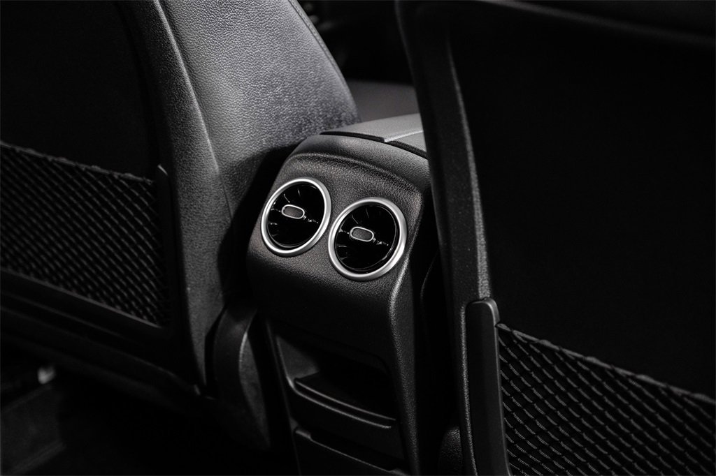 Used 2020 Mercedes-Benz GLB 250 w/ Premium Package image 39