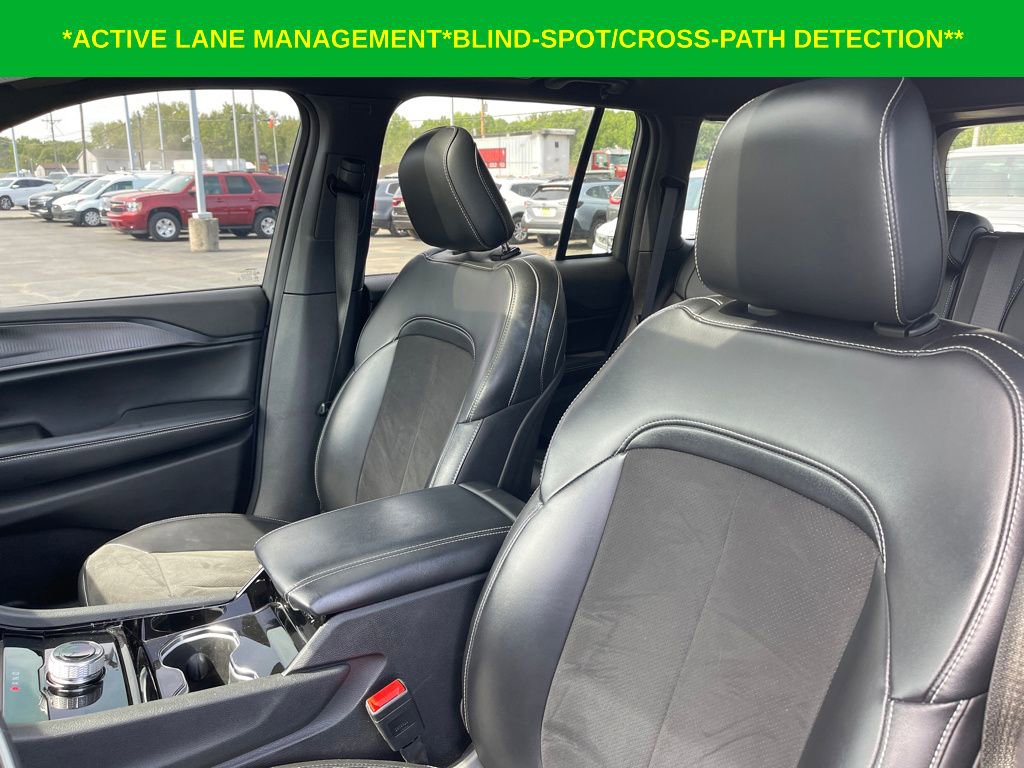 Used 2023 Jeep Grand Cherokee Altitude AWD/4WD image 14