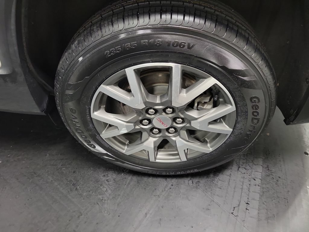 Used 2023 GMC Acadia SLE FWD image 12