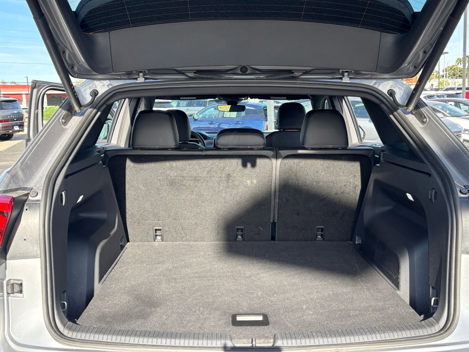 Used 2025 Volkswagen Atlas Cross Sport SE AWD/4WD image 33