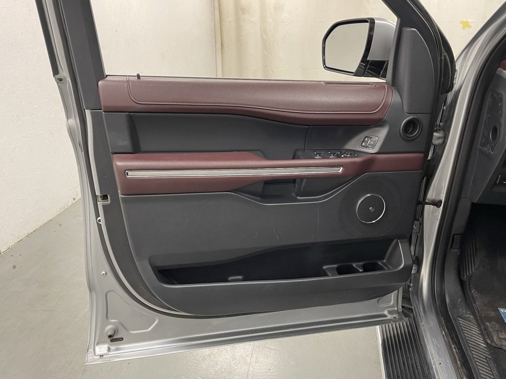 Used 2023 Ford Expedition Limited image 20