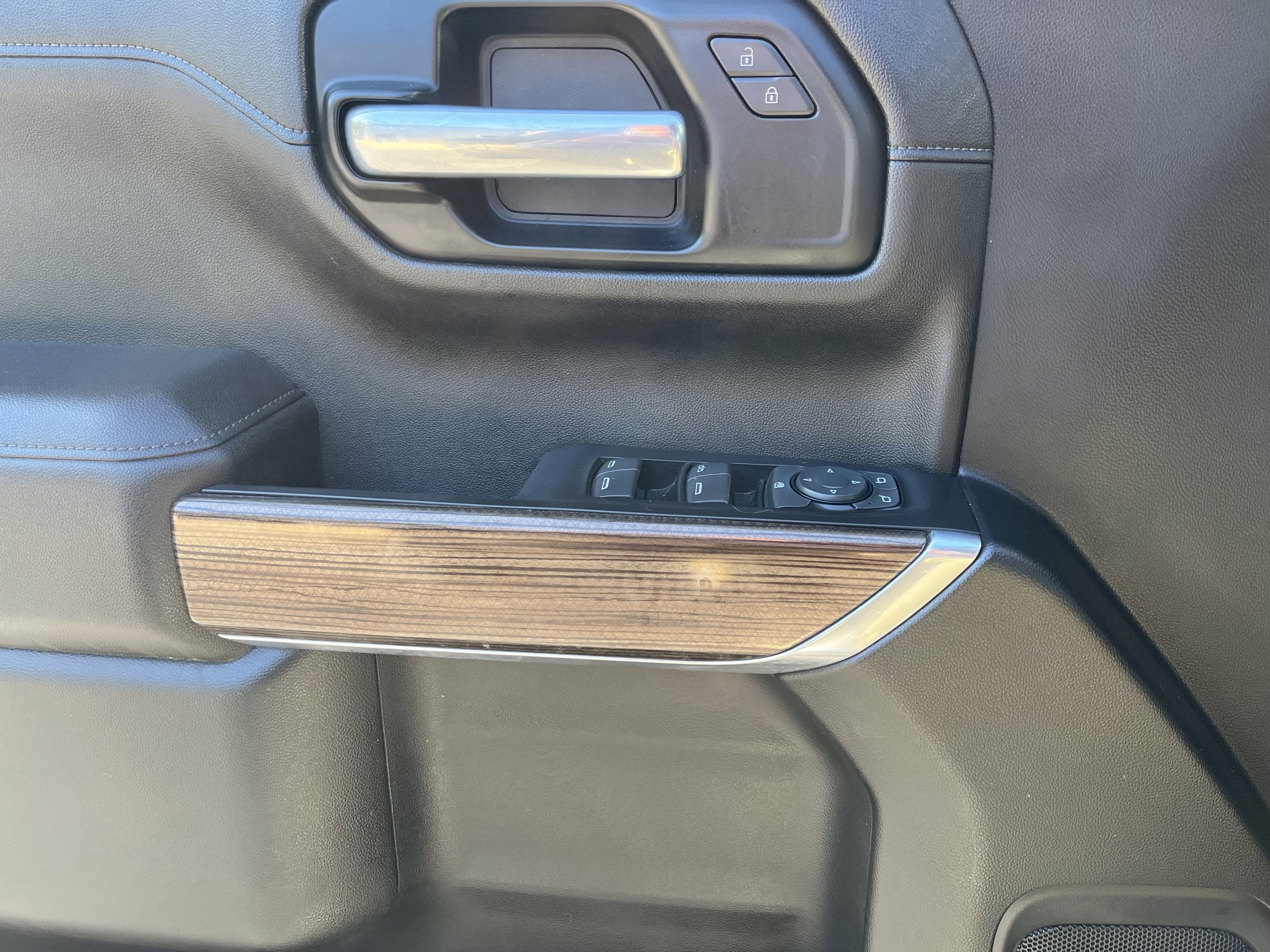 Used 2021 Chevrolet Silverado 1500 LT Trail Boss w/ Convenience Package II AWD/4WD image 22