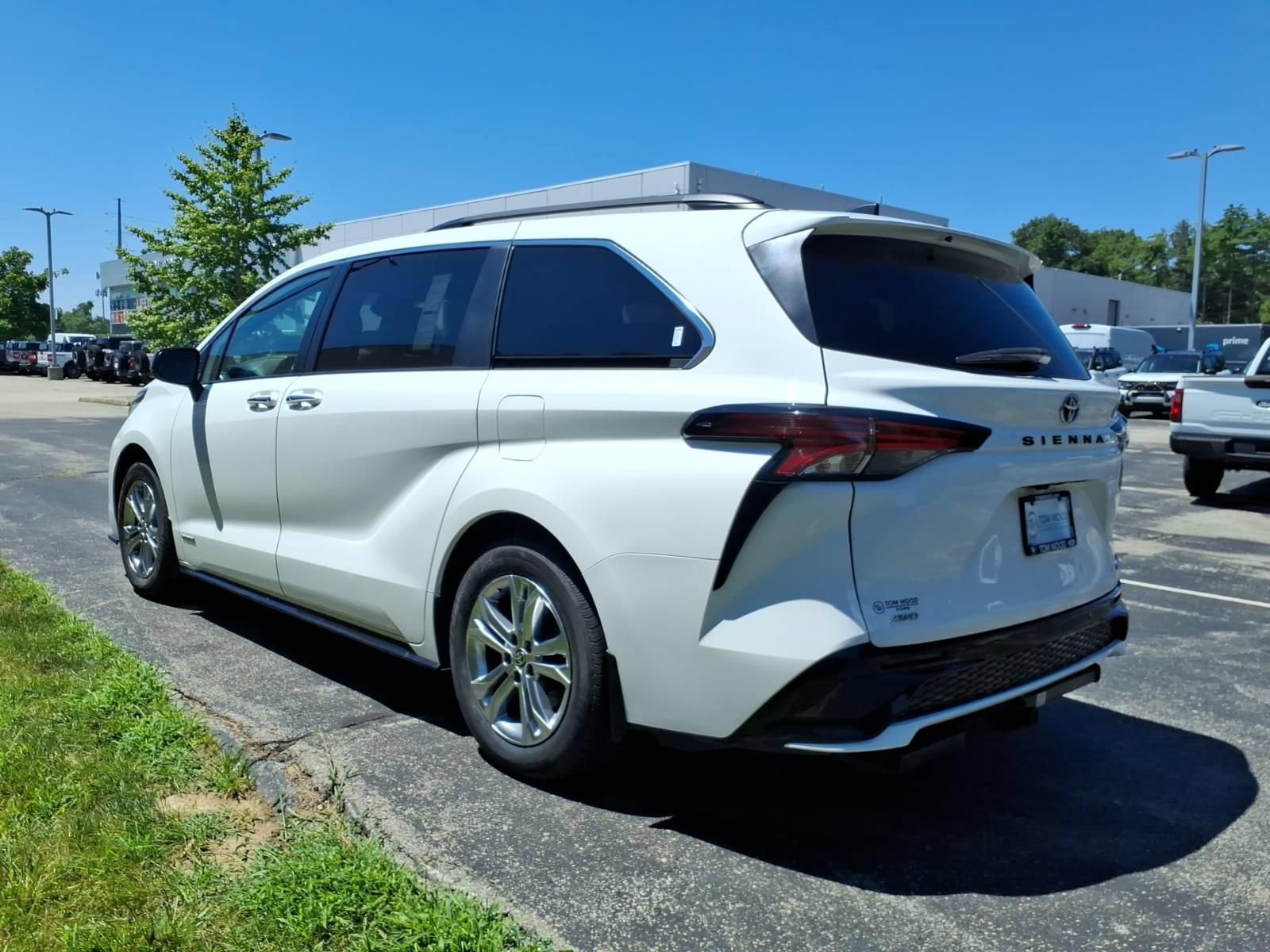 Used 2021 Toyota Sienna XSE AWD/4WD image 7